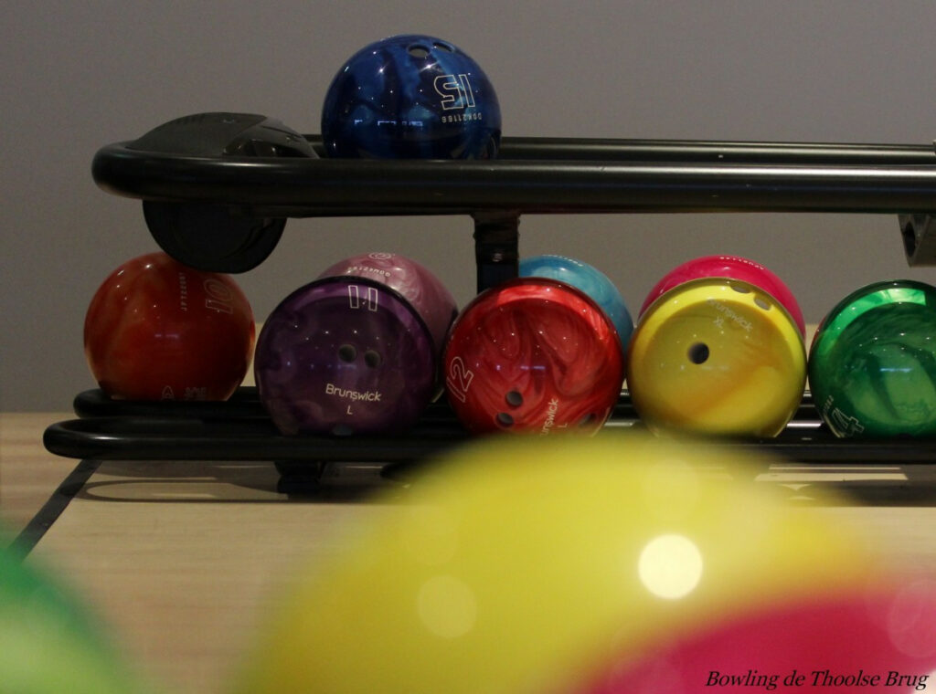 bowling-2btholen-2b1-jpg-scaletype-1-width-1200-height-1200-ext_3380668512.jpeg